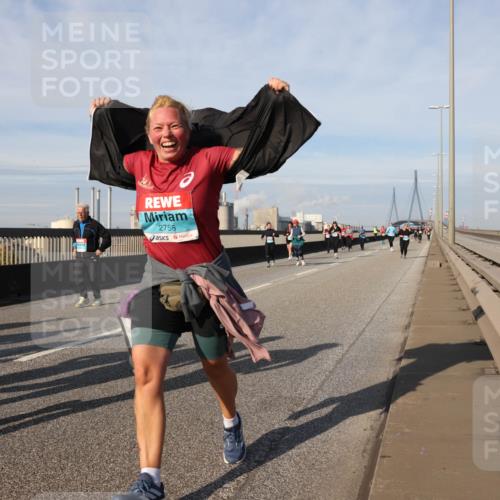 03.10.2025 - Köhlbrandbrückenlauf Lena Gebhardt http://msf.ph/oto/9106674 03.10.2025 10:13:26 Position 2 3438, 2756 meine-sportfotos.de