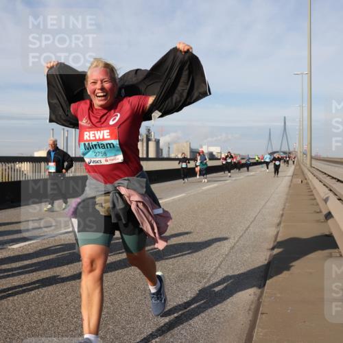 03.10.2025 - Köhlbrandbrückenlauf Lena Gebhardt http://msf.ph/oto/9106687 03.10.2025 10:13:26 Position 2 438, 2756 meine-sportfotos.de