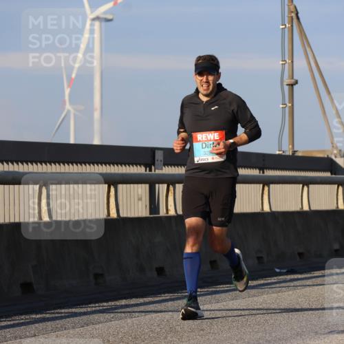 03.10.2025 - Köhlbrandbrückenlauf Strokosch-Dieckow http://msf.ph/oto/9106696 03.10.2025 09:35:47 Position 2 3286 meine-sportfotos.de