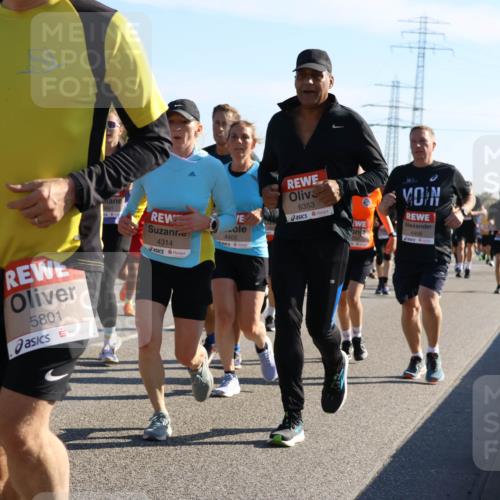 03.10.2025 - Köhlbrandbrückenlauf Strokosch-Dieckow http://msf.ph/oto/9106699 03.10.2025 12:18:15 Position 3 5801, 4314, 4402, 6353, 4406 meine-sportfotos.de