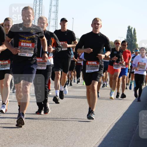 03.10.2025 - Köhlbrandbrückenlauf Strokosch-Dieckow http://msf.ph/oto/9106715 03.10.2025 12:18:17 Position 3 4330, 6098, 4431, 6121, 5640 meine-sportfotos.de