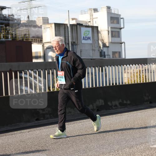 03.10.2025 - Köhlbrandbrückenlauf Lena Gebhardt http://msf.ph/oto/9106760 03.10.2025 10:13:27 Position 2 3096 meine-sportfotos.de