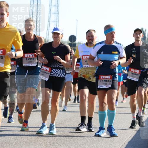 03.10.2025 - Köhlbrandbrückenlauf Strokosch-Dieckow http://msf.ph/oto/9106773 03.10.2025 12:18:27 Position 3 75, 1678, 4, 4565, 4999, 4067, 42, 4064, 5617 meine-sportfotos.de