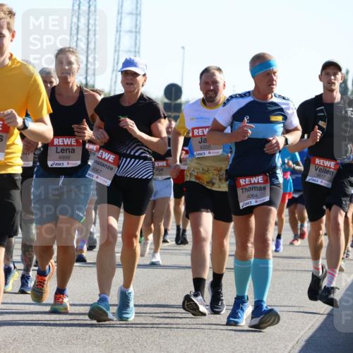 03.10.2025 - Köhlbrandbrückenlauf Strokosch-Dieckow http://msf.ph/oto/9106777 03.10.2025 12:18:27 Position 3 4565, 4999, 4067, 4200, 4064, 5617 meine-sportfotos.de