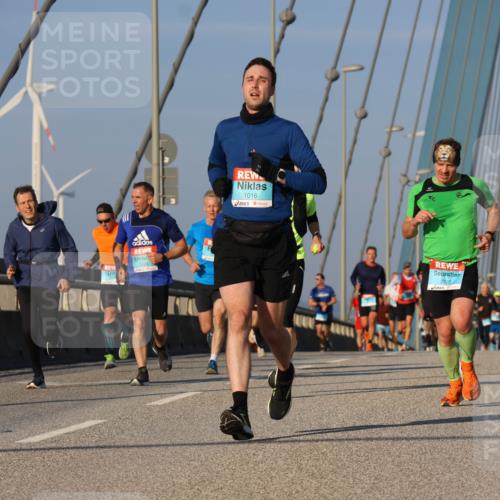 03.10.2025 - Köhlbrandbrückenlauf Strokosch-Dieckow http://msf.ph/oto/9106786 03.10.2025 09:35:58 Position 2 1016, 2703 meine-sportfotos.de