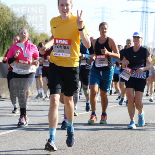 03.10.2025 - Köhlbrandbrückenlauf Strokosch-Dieckow http://msf.ph/oto/9106802 03.10.2025 12:18:29 Position 3 6789, 4565, 4999, 4067, 4200, 6 meine-sportfotos.de