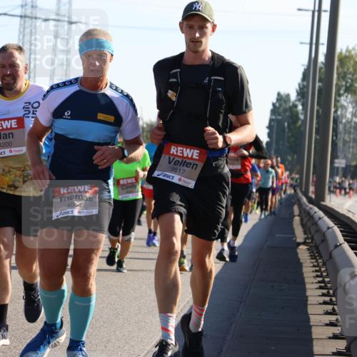 03.10.2025 - Köhlbrandbrückenlauf Strokosch-Dieckow http://msf.ph/oto/9106813 03.10.2025 12:18:30 Position 3 4200, 4064, 303, 5617 meine-sportfotos.de