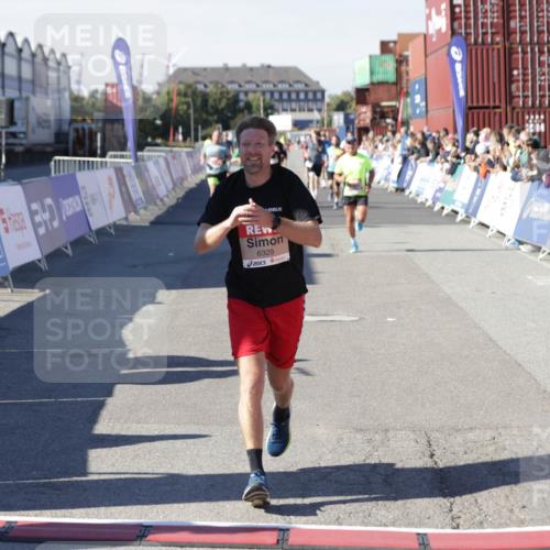 03.10.2025 - Köhlbrandbrückenlauf Jannik Wohlers http://msf.ph/oto/9106837 03.10.2025 12:59:06 Ziel 4126, 4164, 5955, 5967, 6329, 6493, 6674 meine-sportfotos.de