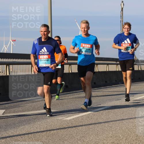 03.10.2025 - Köhlbrandbrückenlauf Strokosch-Dieckow http://msf.ph/oto/9106842 03.10.2025 09:36:05 Position 2 1028, 1030 meine-sportfotos.de