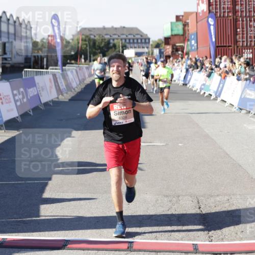 03.10.2025 - Köhlbrandbrückenlauf Jannik Wohlers http://msf.ph/oto/9106845 03.10.2025 12:59:06 Ziel 4126, 4164, 5955, 5967, 6329, 6493, 6674 meine-sportfotos.de