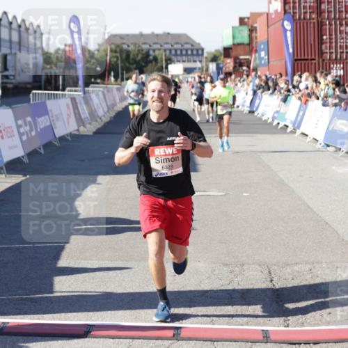 03.10.2025 - Köhlbrandbrückenlauf Jannik Wohlers http://msf.ph/oto/9106851 03.10.2025 12:59:06 Ziel 4126, 4164, 5955, 5967, 6329, 6493, 6674 meine-sportfotos.de