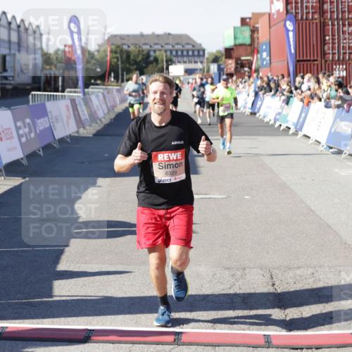 03.10.2025 - Köhlbrandbrückenlauf Jannik Wohlers http://msf.ph/oto/9106860 03.10.2025 12:59:06 Ziel 4126, 4164, 5955, 5967, 6329, 6493, 6674 meine-sportfotos.de