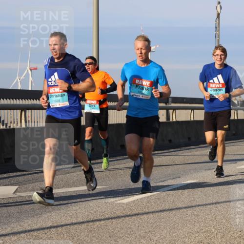 03.10.2025 - Köhlbrandbrückenlauf Strokosch-Dieckow http://msf.ph/oto/9106861 03.10.2025 09:36:05 Position 2 1028, 3266, 1030, 1230 meine-sportfotos.de