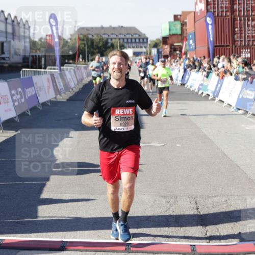 03.10.2025 - Köhlbrandbrückenlauf Jannik Wohlers http://msf.ph/oto/9106866 03.10.2025 12:59:06 Ziel 4126, 4164, 5955, 5967, 6329, 6493, 6674 meine-sportfotos.de