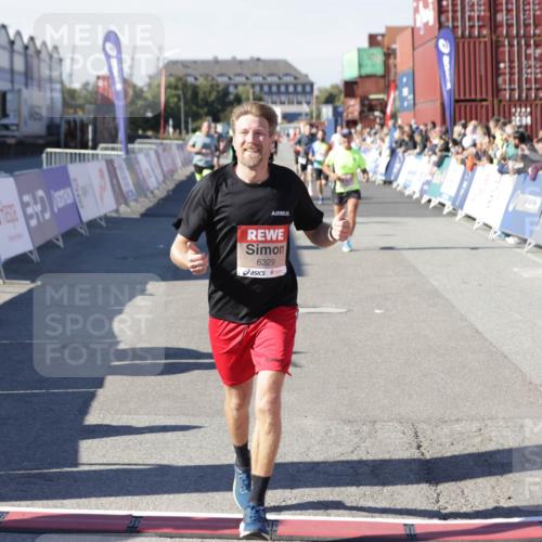 03.10.2025 - Köhlbrandbrückenlauf Jannik Wohlers http://msf.ph/oto/9106875 03.10.2025 12:59:07 Ziel 4126, 4164, 5967, 6036, 6329, 6390, 6478, 6493, 6674 meine-sportfotos.de