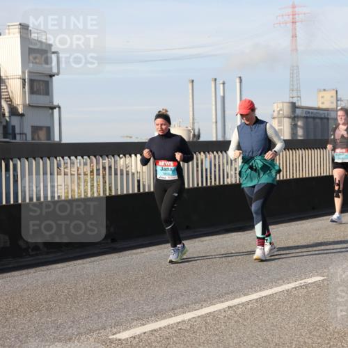 03.10.2025 - Köhlbrandbrückenlauf Lena Gebhardt http://msf.ph/oto/9106878 03.10.2025 10:13:31 Position 2 1819 meine-sportfotos.de