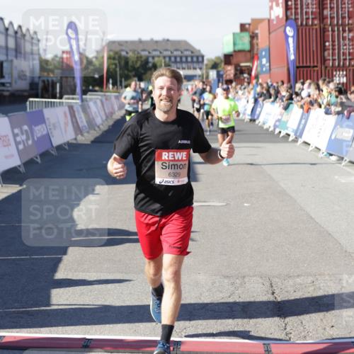 03.10.2025 - Köhlbrandbrückenlauf Jannik Wohlers http://msf.ph/oto/9106882 03.10.2025 12:59:07 Ziel 4126, 4164, 5967, 6036, 6329, 6390, 6478, 6493, 6674 meine-sportfotos.de