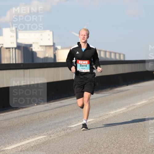 03.10.2025 - Köhlbrandbrückenlauf Lena Gebhardt http://msf.ph/oto/9106883 03.10.2025 09:39:32 Position 2 1029 meine-sportfotos.de