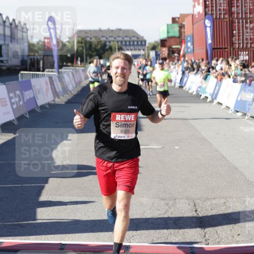 03.10.2025 - Köhlbrandbrückenlauf Jannik Wohlers http://msf.ph/oto/9106893 03.10.2025 12:59:07 Ziel 4126, 4164, 5967, 6036, 6329, 6390, 6478, 6493, 6674 meine-sportfotos.de
