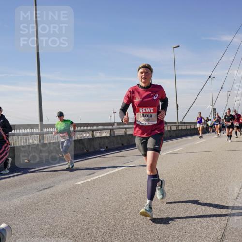 03.10.2025 - Köhlbrandbrückenlauf Michael Burmester http://msf.ph/oto/9106895 03.10.2025 12:50:13 Position 2 5682 meine-sportfotos.de