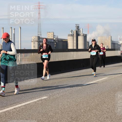 03.10.2025 - Köhlbrandbrückenlauf Lena Gebhardt http://msf.ph/oto/9106902 03.10.2025 10:13:32 Position 2 1819 meine-sportfotos.de