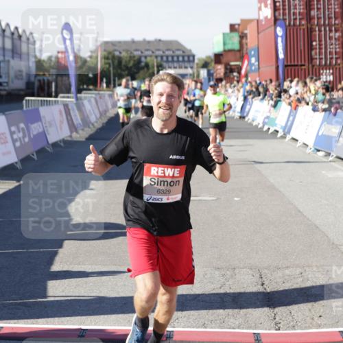 03.10.2025 - Köhlbrandbrückenlauf Jannik Wohlers http://msf.ph/oto/9106918 03.10.2025 12:59:07 Ziel 4126, 4164, 5967, 6036, 6329, 6390, 6478, 6493, 6674 meine-sportfotos.de