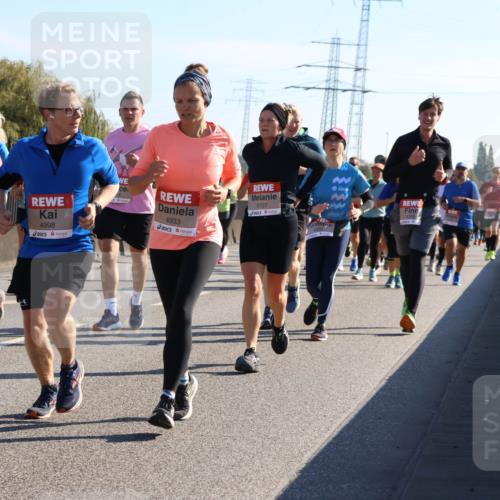 03.10.2025 - Köhlbrandbrückenlauf Strokosch-Dieckow http://msf.ph/oto/9106929 03.10.2025 12:18:43 Position 3 6225, 4788, 4998, 4933, 5737, 3, 33 meine-sportfotos.de