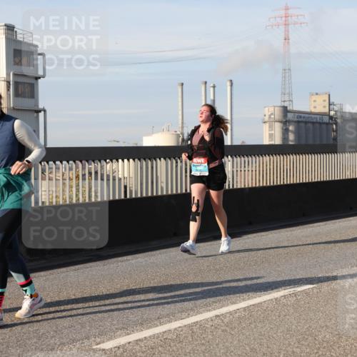03.10.2025 - Köhlbrandbrückenlauf Lena Gebhardt http://msf.ph/oto/9106940 03.10.2025 10:13:33 Position 2 2860 meine-sportfotos.de