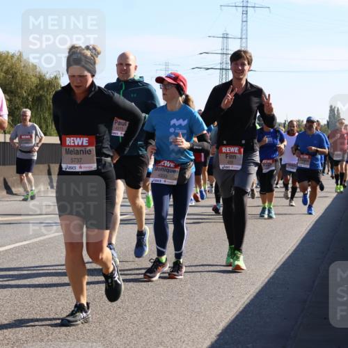 03.10.2025 - Köhlbrandbrückenlauf Strokosch-Dieckow http://msf.ph/oto/9106942 03.10.2025 12:18:45 Position 3 5874, 4373, 5737, 4333, 4235 meine-sportfotos.de