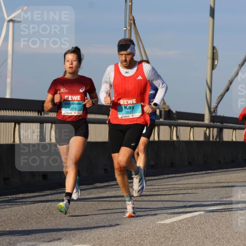 03.10.2025 - Köhlbrandbrückenlauf Strokosch-Dieckow http://msf.ph/oto/9106943 03.10.2025 09:36:15 Position 2 3376, 3527 meine-sportfotos.de