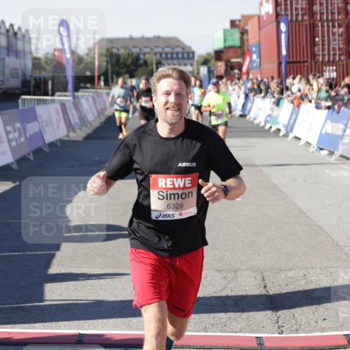 03.10.2025 - Köhlbrandbrückenlauf Jannik Wohlers http://msf.ph/oto/9106944 03.10.2025 12:59:07 Ziel 4126, 4164, 5967, 6036, 6329, 6390, 6478, 6493, 6674 meine-sportfotos.de