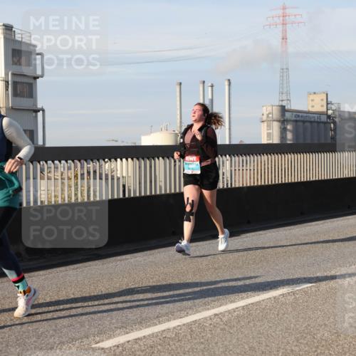 03.10.2025 - Köhlbrandbrückenlauf Lena Gebhardt http://msf.ph/oto/9106950 03.10.2025 10:13:33 Position 2  meine-sportfotos.de