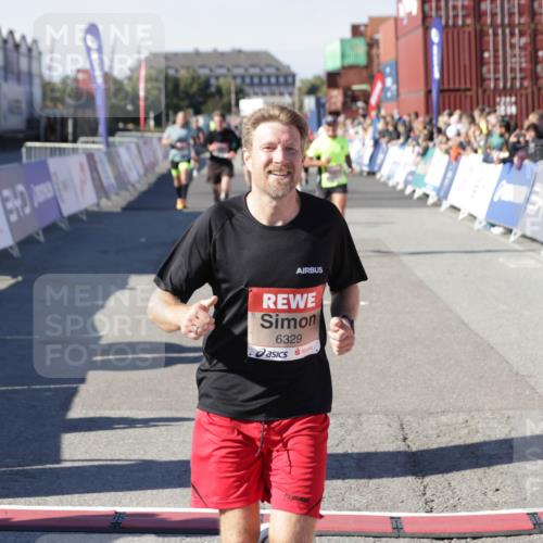 03.10.2025 - Köhlbrandbrückenlauf Jannik Wohlers http://msf.ph/oto/9106962 03.10.2025 12:59:07 Ziel 4126, 4164, 5967, 6036, 6329, 6390, 6478, 6493, 6674 meine-sportfotos.de