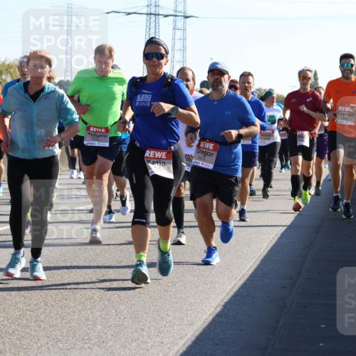 03.10.2025 - Köhlbrandbrückenlauf Strokosch-Dieckow http://msf.ph/oto/9106963 03.10.2025 12:18:47 Position 3 2025, 5746, 3, 6473 meine-sportfotos.de