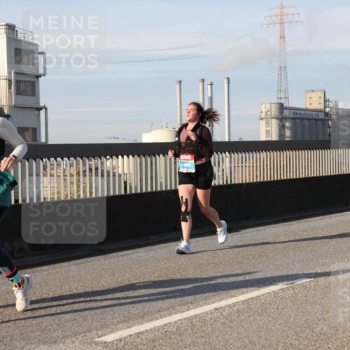 03.10.2025 - Köhlbrandbrückenlauf Lena Gebhardt http://msf.ph/oto/9106964 03.10.2025 10:13:33 Position 2 1860, 2378 meine-sportfotos.de