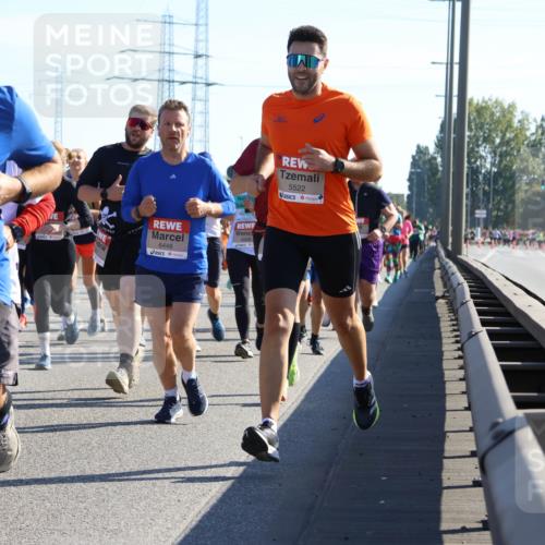 03.10.2025 - Köhlbrandbrückenlauf Strokosch-Dieckow http://msf.ph/oto/9106967 03.10.2025 12:18:50 Position 3 10, 6473, 6448, 5522 meine-sportfotos.de