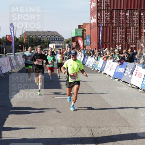 03.10.2025 - Köhlbrandbrückenlauf Jannik Wohlers http://msf.ph/oto/9106970 03.10.2025 12:59:09 Ziel 4164, 4226, 5967, 6036, 6329, 6390, 6478, 6493 meine-sportfotos.de