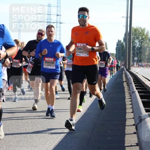 03.10.2025 - Köhlbrandbrückenlauf Strokosch-Dieckow http://msf.ph/oto/9106972 03.10.2025 12:18:50 Position 3 6473, 6448, 5522 meine-sportfotos.de