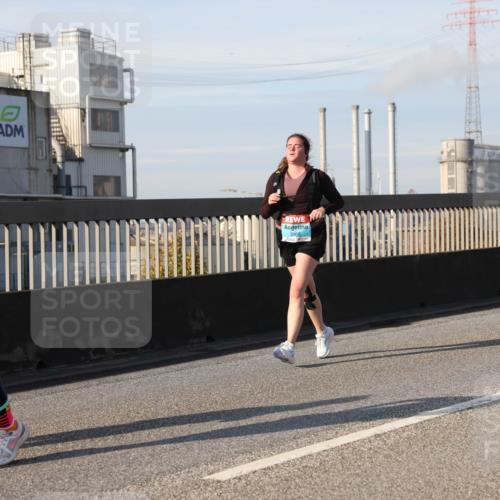 03.10.2025 - Köhlbrandbrückenlauf Lena Gebhardt http://msf.ph/oto/9106976 03.10.2025 10:13:33 Position 2 2860, 2378 meine-sportfotos.de