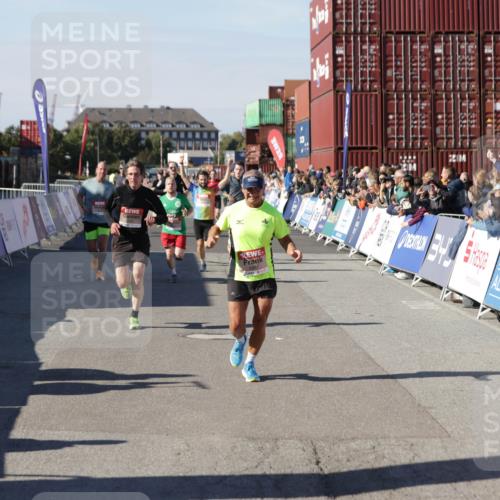 03.10.2025 - Köhlbrandbrückenlauf Jannik Wohlers http://msf.ph/oto/9106979 03.10.2025 12:59:09 Ziel 4164, 4226, 5967, 6036, 6329, 6390, 6478, 6493 meine-sportfotos.de