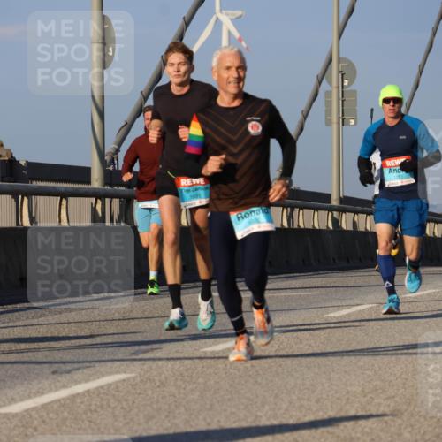 03.10.2025 - Köhlbrandbrückenlauf Strokosch-Dieckow http://msf.ph/oto/9106984 03.10.2025 09:36:20 Position 2 3249, 3531, 1020, 1050, 3402 meine-sportfotos.de