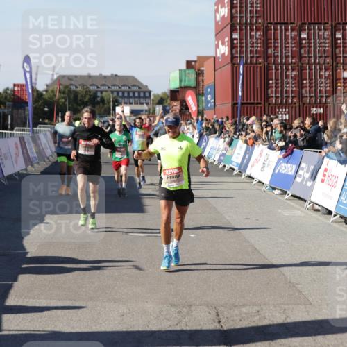 03.10.2025 - Köhlbrandbrückenlauf Jannik Wohlers http://msf.ph/oto/9106994 03.10.2025 12:59:09 Ziel 4164, 4226, 5967, 6036, 6329, 6390, 6478, 6493 meine-sportfotos.de