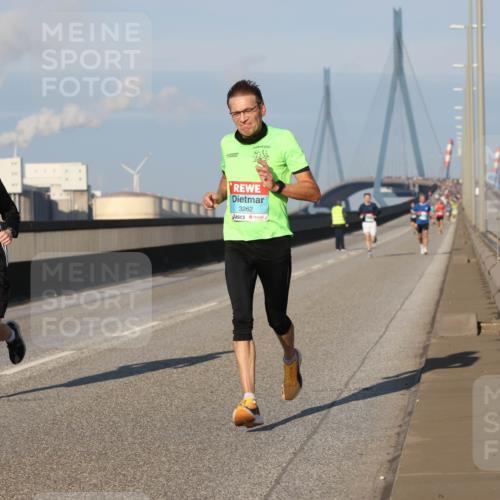 03.10.2025 - Köhlbrandbrückenlauf Lena Gebhardt http://msf.ph/oto/9106995 03.10.2025 09:39:34 Position 2 1029, 3262 meine-sportfotos.de