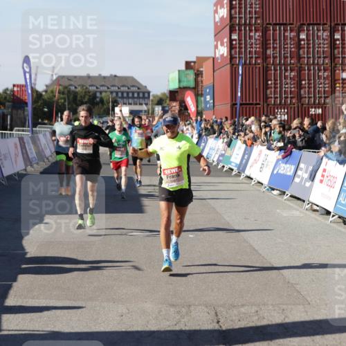03.10.2025 - Köhlbrandbrückenlauf Jannik Wohlers http://msf.ph/oto/9107002 03.10.2025 12:59:10 Ziel 4164, 4226, 5967, 6036, 6329, 6390, 6391, 6478, 6493 meine-sportfotos.de