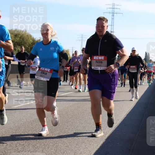 03.10.2025 - Köhlbrandbrückenlauf Strokosch-Dieckow http://msf.ph/oto/9107003 03.10.2025 12:18:56 Position 3 6228, 6227, 5493 meine-sportfotos.de