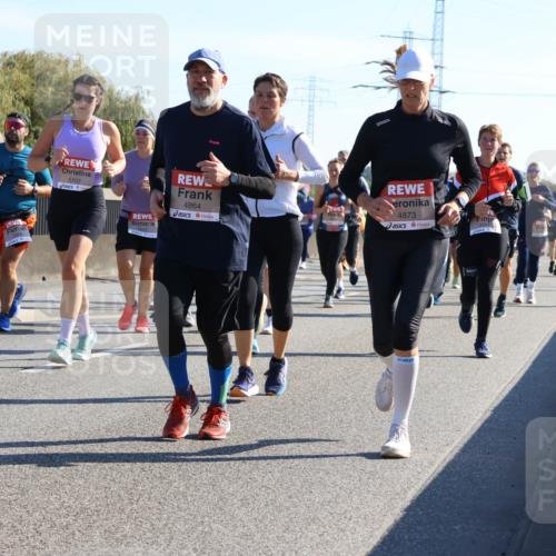 03.10.2025 - Köhlbrandbrückenlauf Strokosch-Dieckow http://msf.ph/oto/9107007 03.10.2025 12:18:59 Position 3 5103, 4864, 4873 meine-sportfotos.de