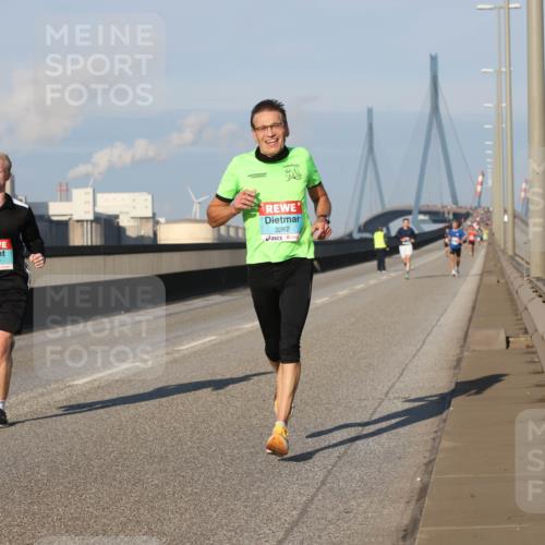 03.10.2025 - Köhlbrandbrückenlauf Lena Gebhardt http://msf.ph/oto/9107012 03.10.2025 09:39:34 Position 2 1029, 3262 meine-sportfotos.de
