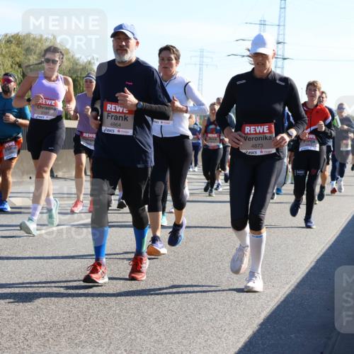 03.10.2025 - Köhlbrandbrückenlauf Strokosch-Dieckow http://msf.ph/oto/9107013 03.10.2025 12:18:59 Position 3 5103, 4864, 4873 meine-sportfotos.de
