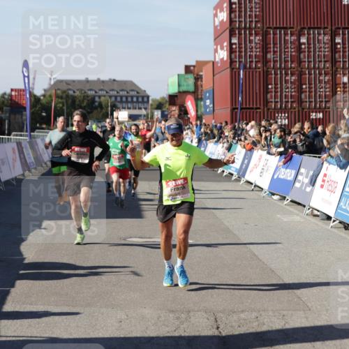 03.10.2025 - Köhlbrandbrückenlauf Jannik Wohlers http://msf.ph/oto/9107042 03.10.2025 12:59:10 Ziel 4164, 4226, 5967, 6036, 6329, 6390, 6391, 6478, 6493 meine-sportfotos.de