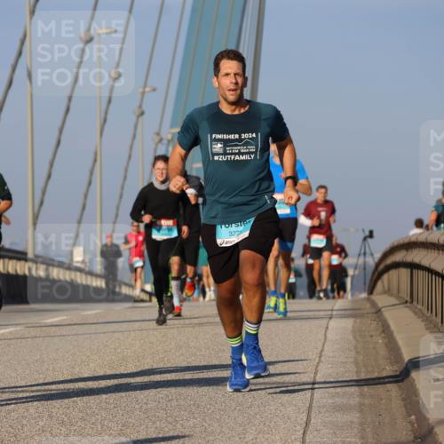 03.10.2025 - Köhlbrandbrückenlauf Strokosch-Dieckow http://msf.ph/oto/9107044 03.10.2025 09:36:25 Position 2 1069, 2024, 44, 1860, 322 meine-sportfotos.de